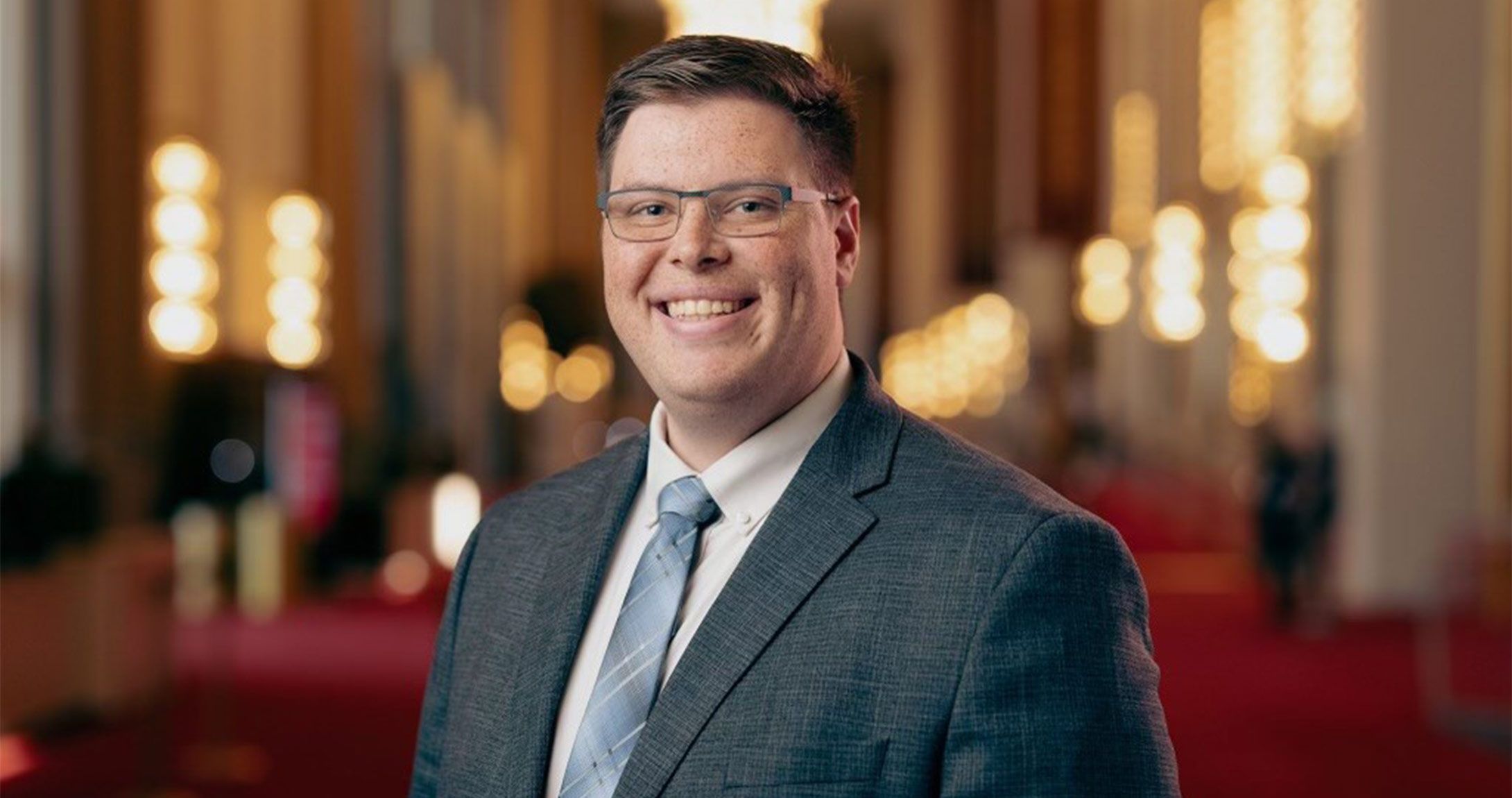 学生 fellow headshot 