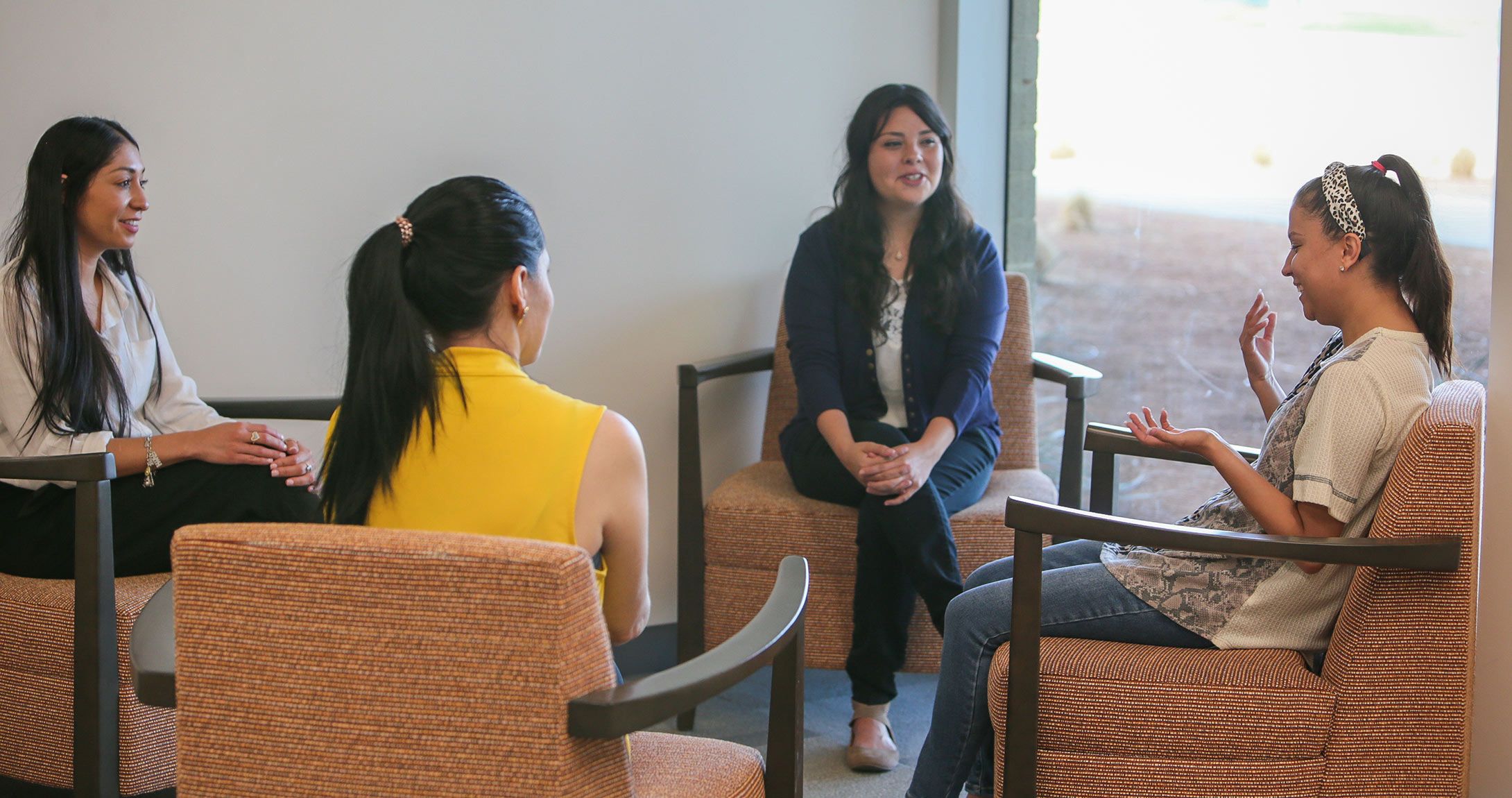 澳门博彩官网 social work students in a workshop
