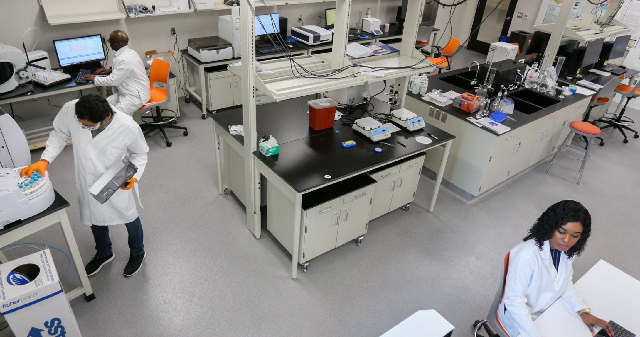 3 faculty members working in the TWEI at the 澳门博彩官网 engineering buildng